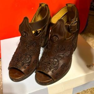 Farylrobin peep toe leather sandals